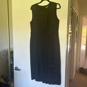 Classiques Entier Sleeveless, black silk viscose dress. attached waste detail.